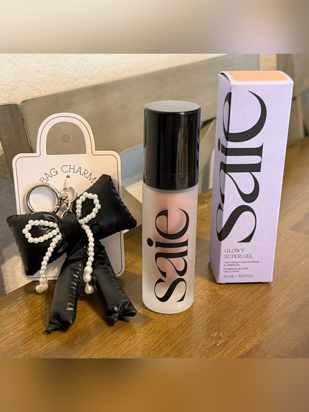 Puffy Black Bow With White Pearls Keychain And Saie Glowy Super Gel